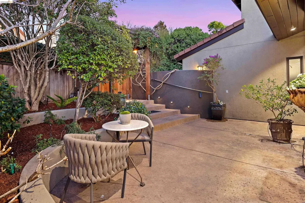 6189 Contra Costa Road Oakland CA 94618