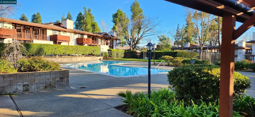 238-240 Camelback Road Pleasant Hill CA 94523