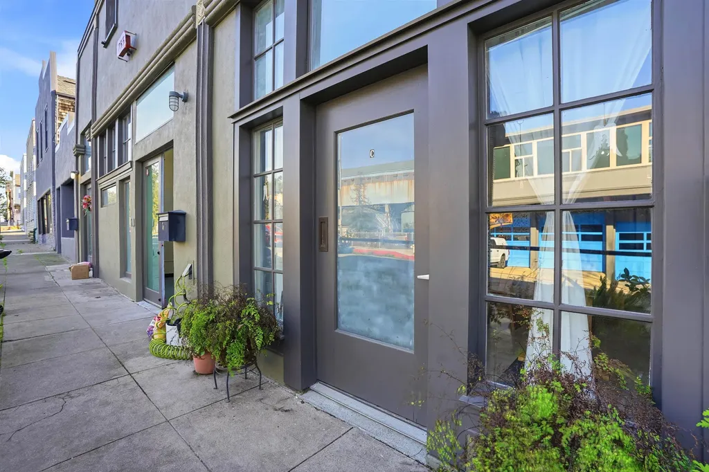 733 Loring Avenue Crockett CA 94525