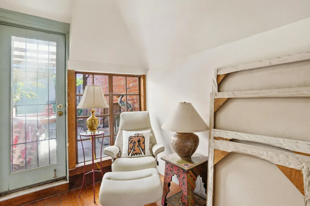 733 Loring Avenue Crockett CA 94525