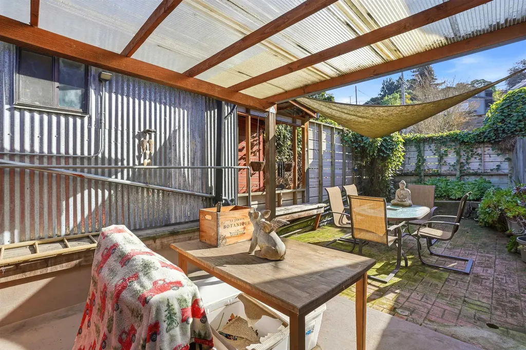 733 Loring Avenue Crockett CA 94525
