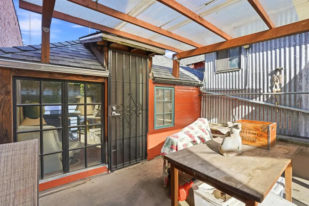 733 Loring Avenue Crockett CA 94525