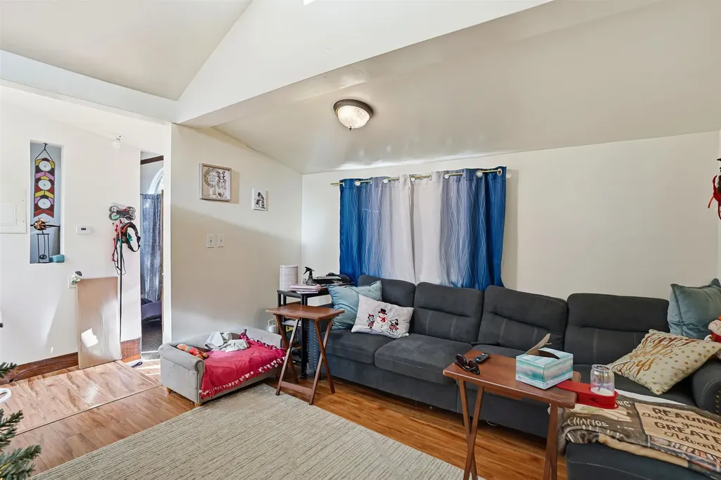 733 Loring Avenue Crockett CA 94525