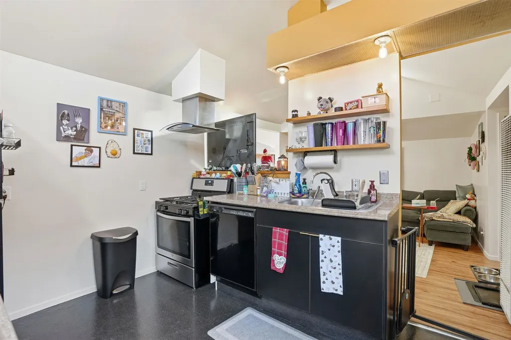 733 Loring Avenue Crockett CA 94525