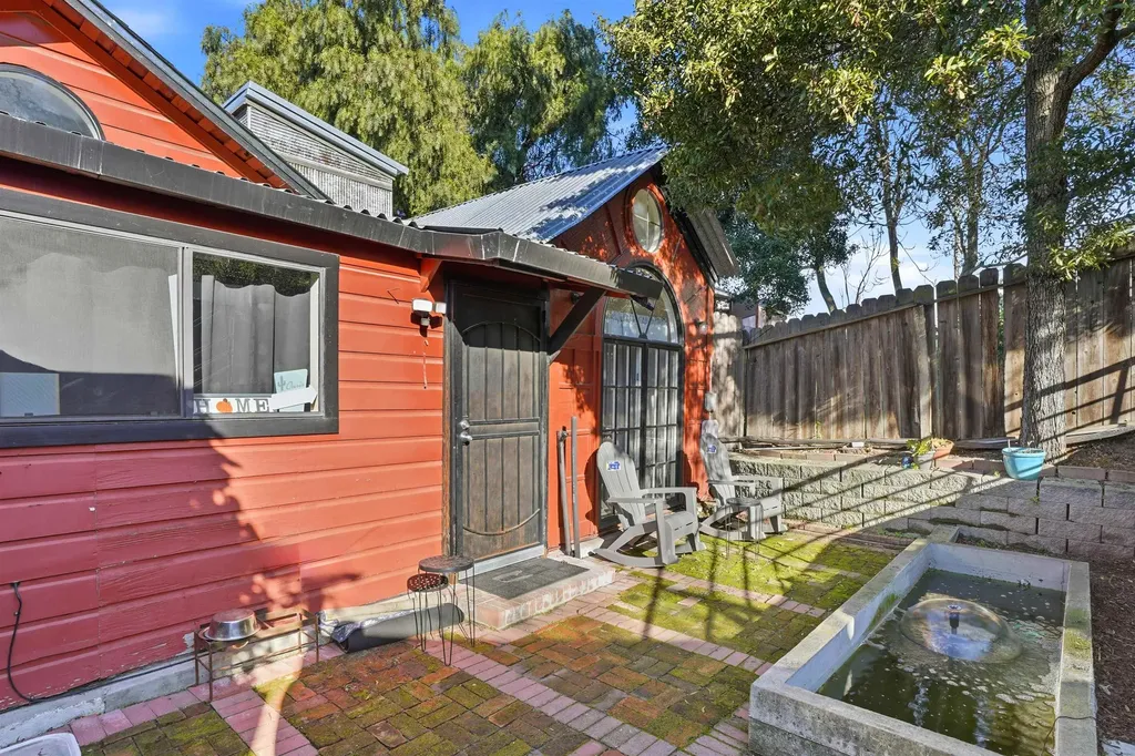 733 Loring Avenue Crockett CA 94525