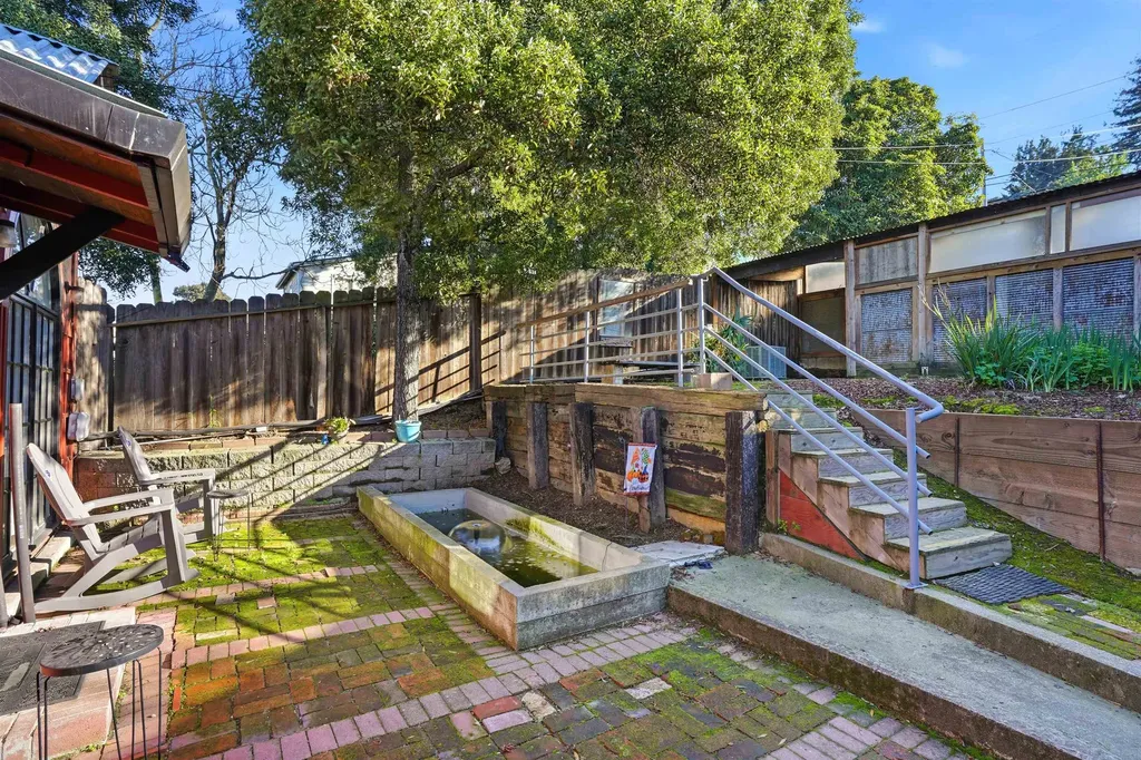 733 Loring Avenue Crockett CA 94525