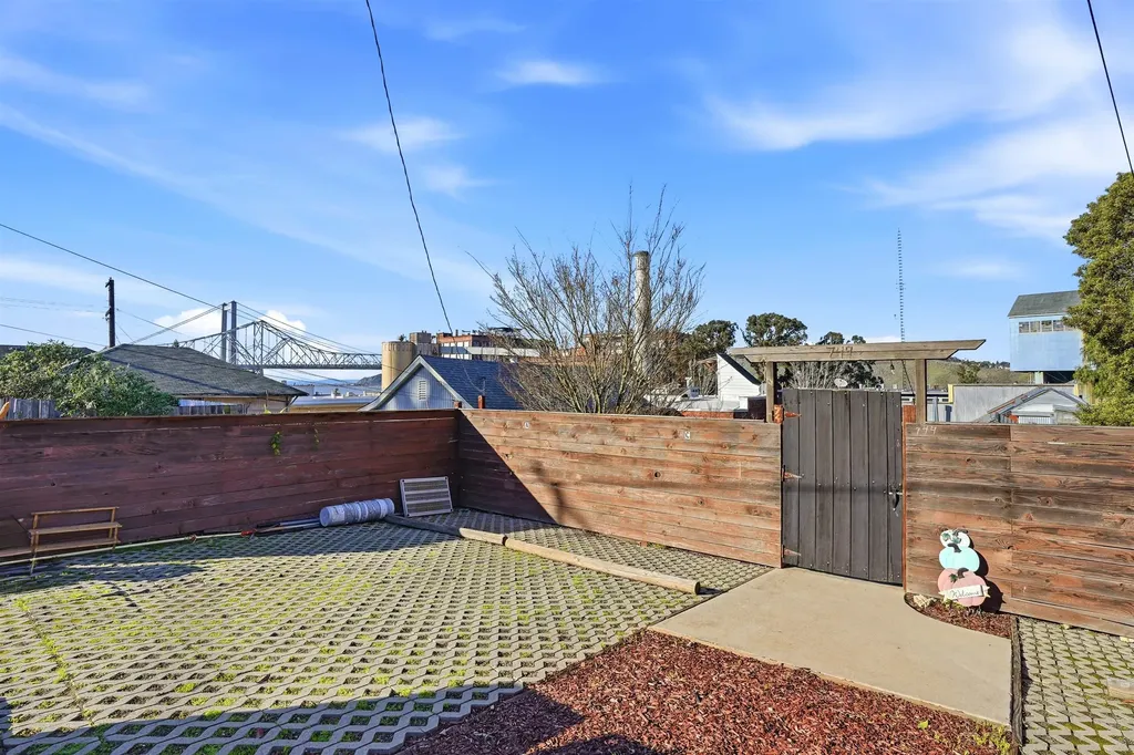 733 Loring Avenue Crockett CA 94525