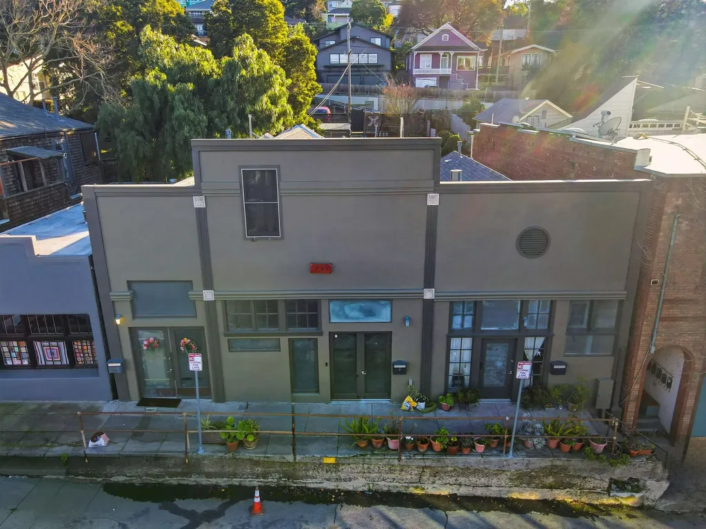 733 Loring Avenue Crockett CA 94525