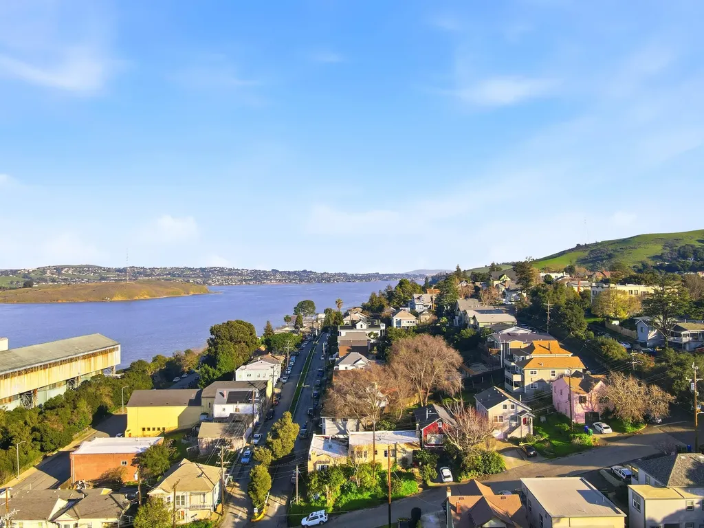 733 Loring Avenue Crockett CA 94525