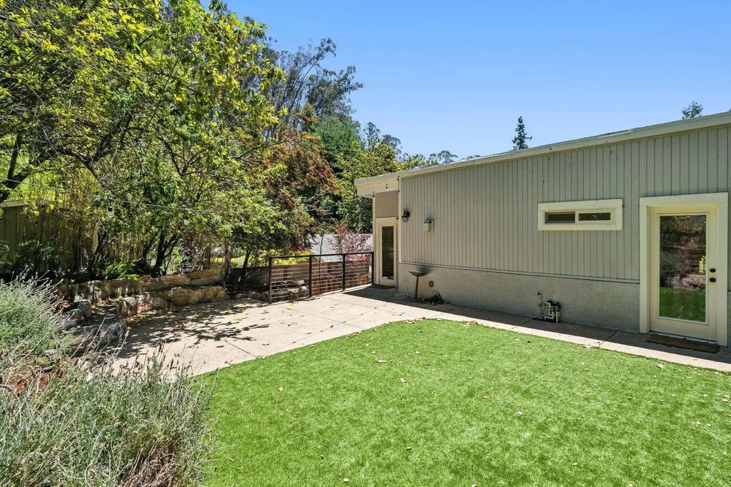 18 Conrad Court Oakland CA 94611