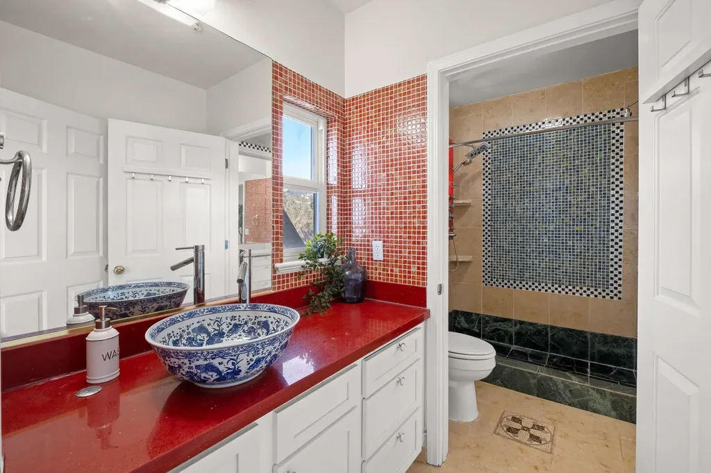 6070 Mazuela Drive Oakland CA 94611