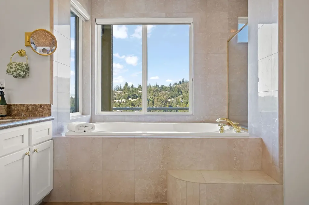 6070 Mazuela Drive Oakland CA 94611