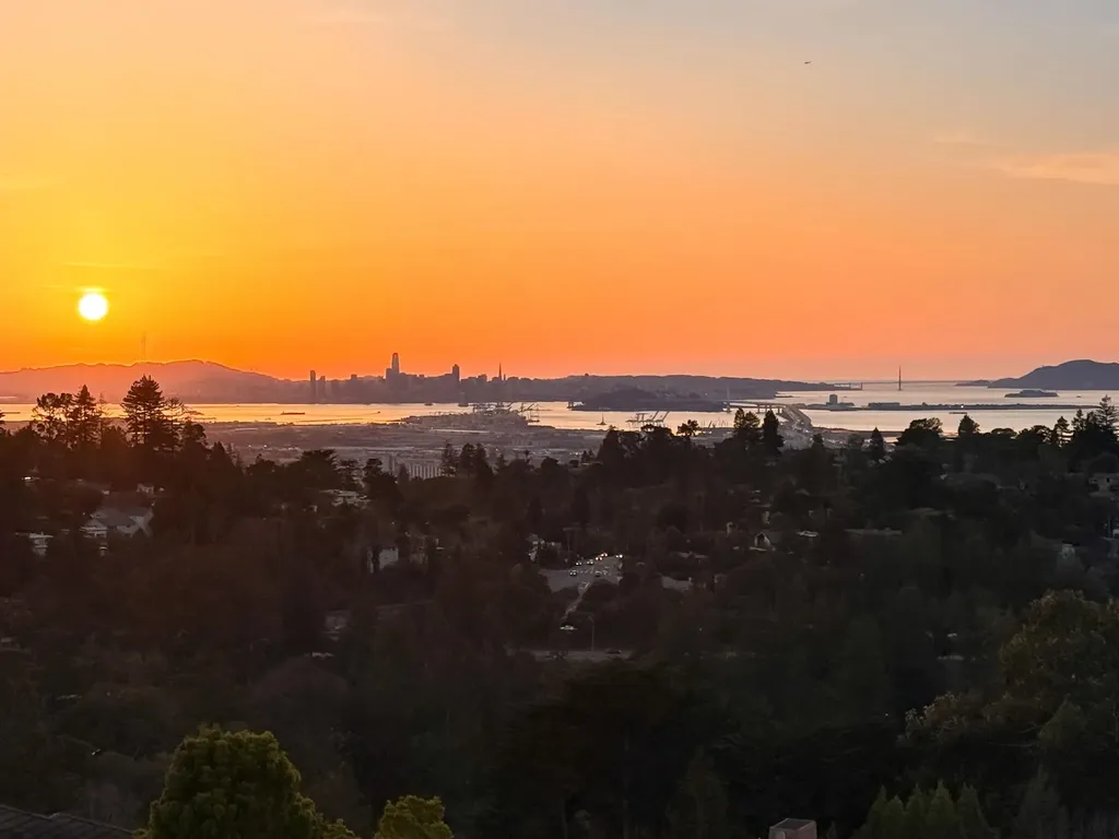 6070 Mazuela Drive Oakland CA 94611