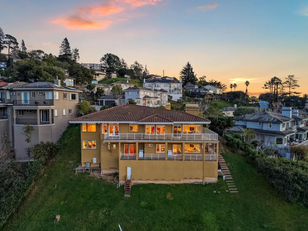 6070 Mazuela Drive Oakland CA 94611