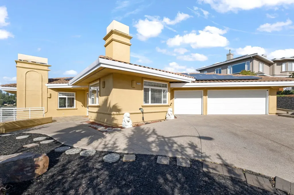 6070 Mazuela Drive Oakland CA 94611