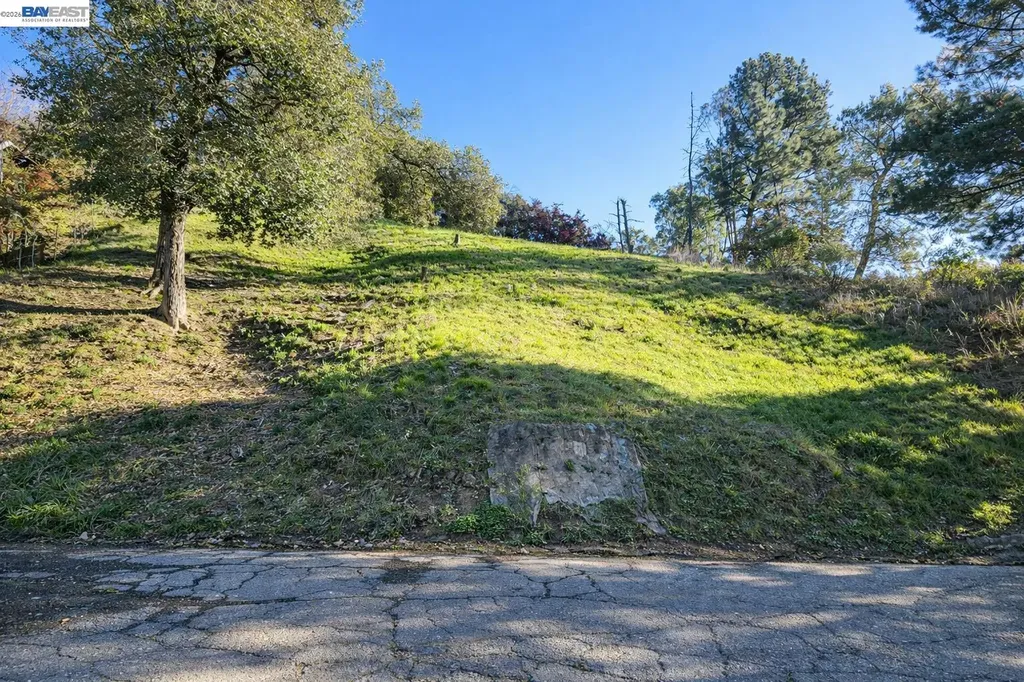 6842 Armour Drive Oakland CA 94611