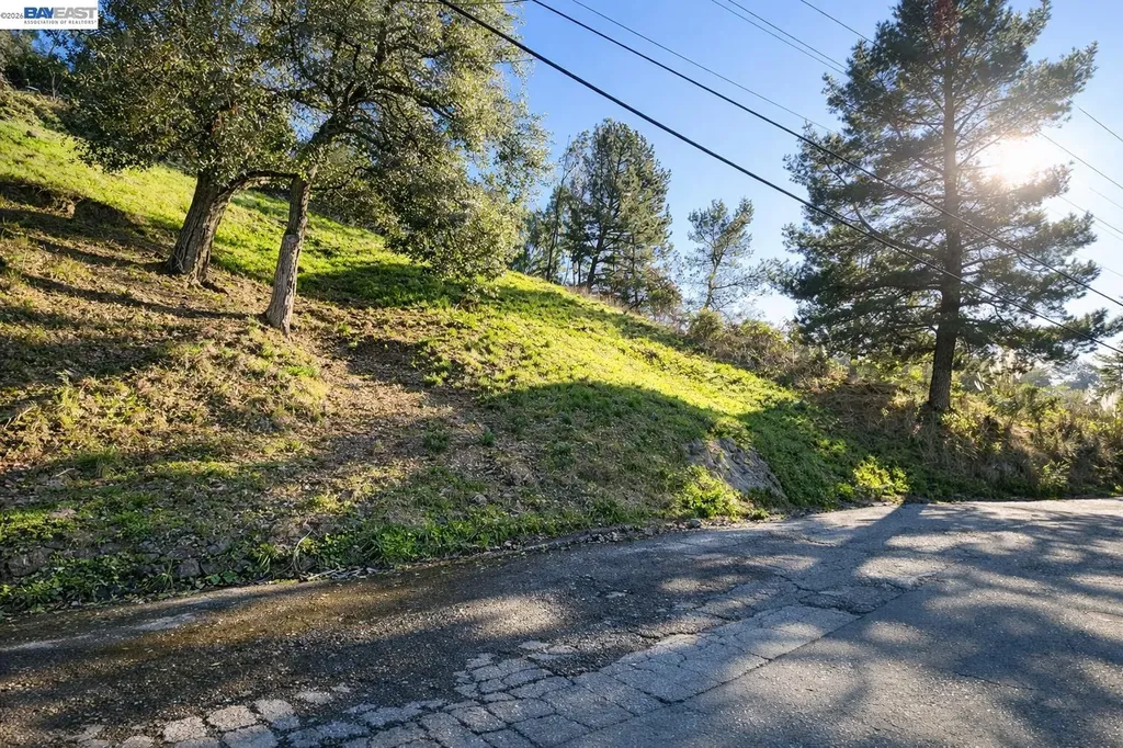 6842 Armour Drive Oakland CA 94611