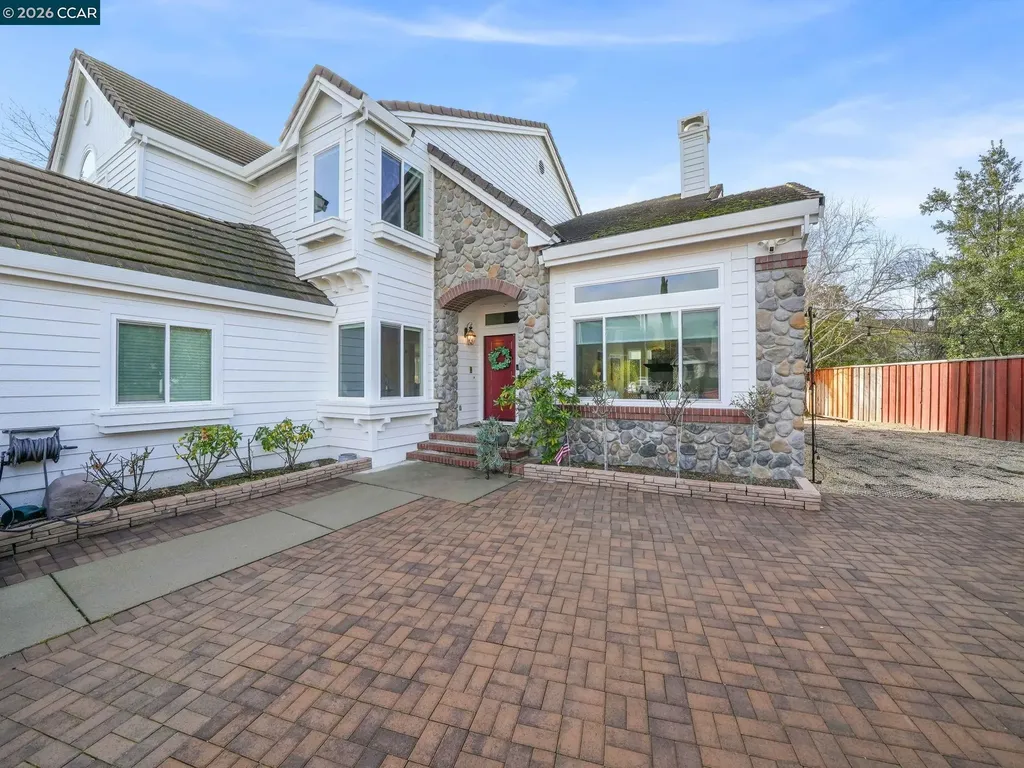 376 Blue Oak Lane Clayton CA 94517