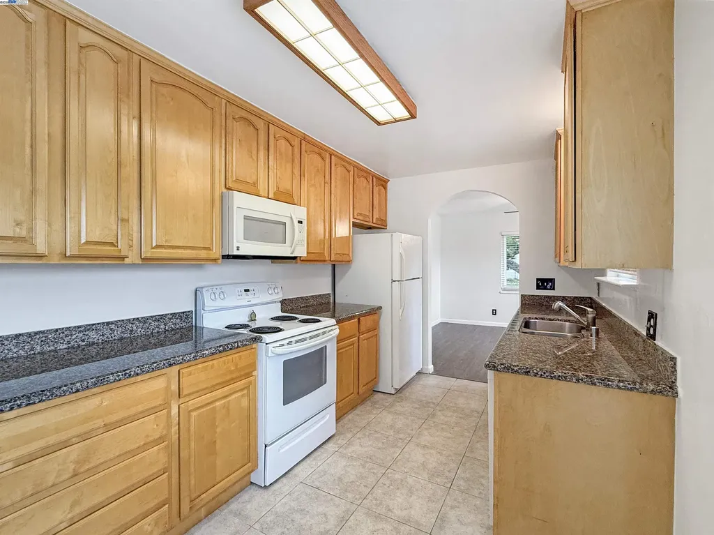 1516 Grove Way Hayward CA 94546