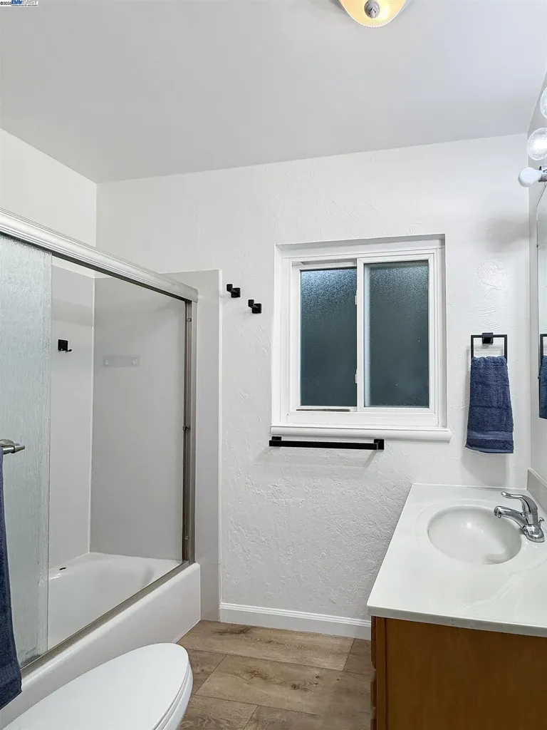 1516 Grove Way Hayward CA 94546