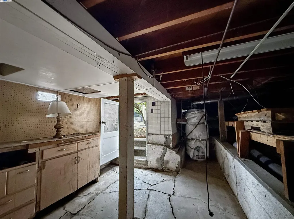 1516 Grove Way Hayward CA 94546