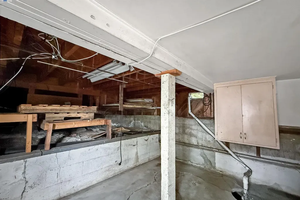 1516 Grove Way Hayward CA 94546