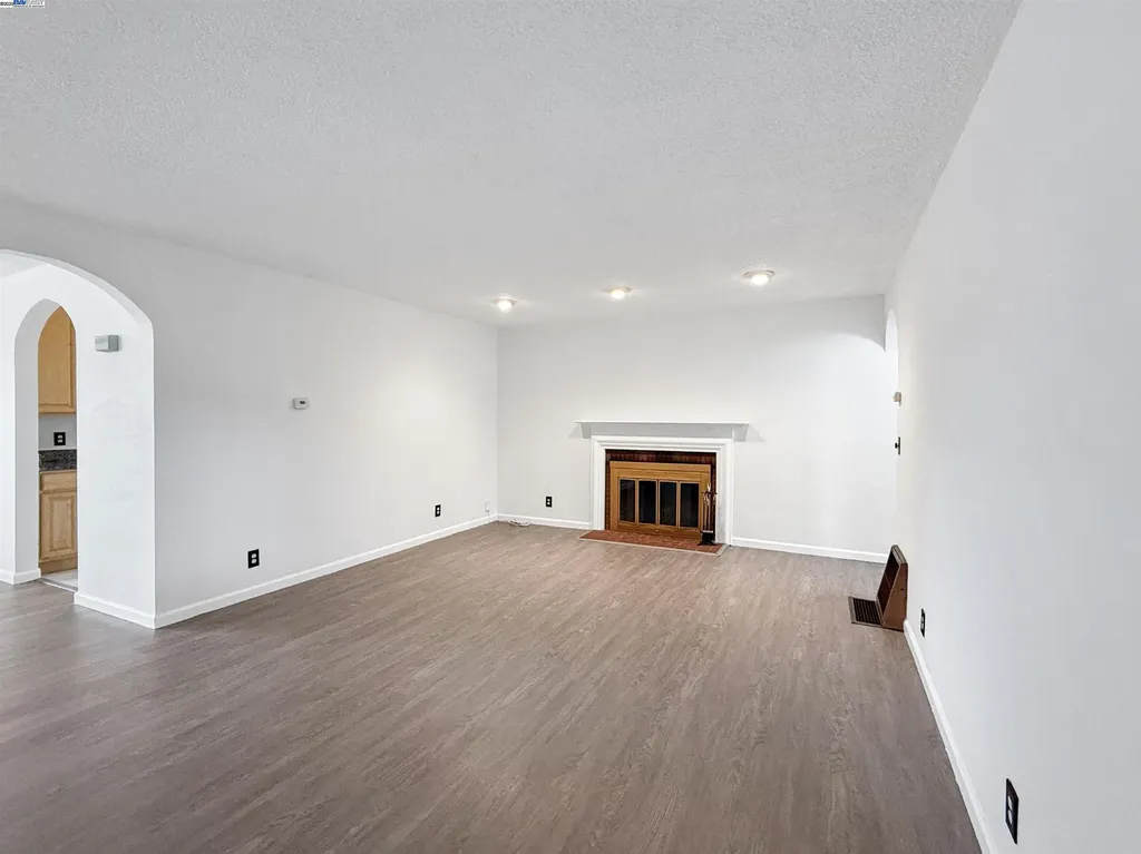 1516 Grove Way Hayward CA 94546