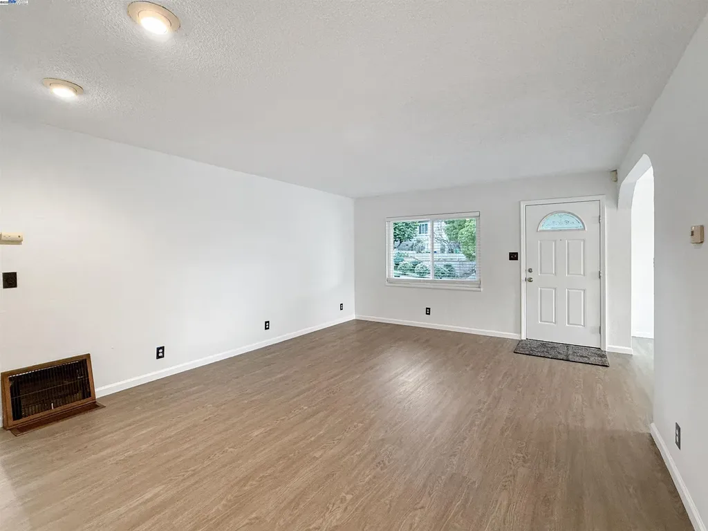 1516 Grove Way Hayward CA 94546