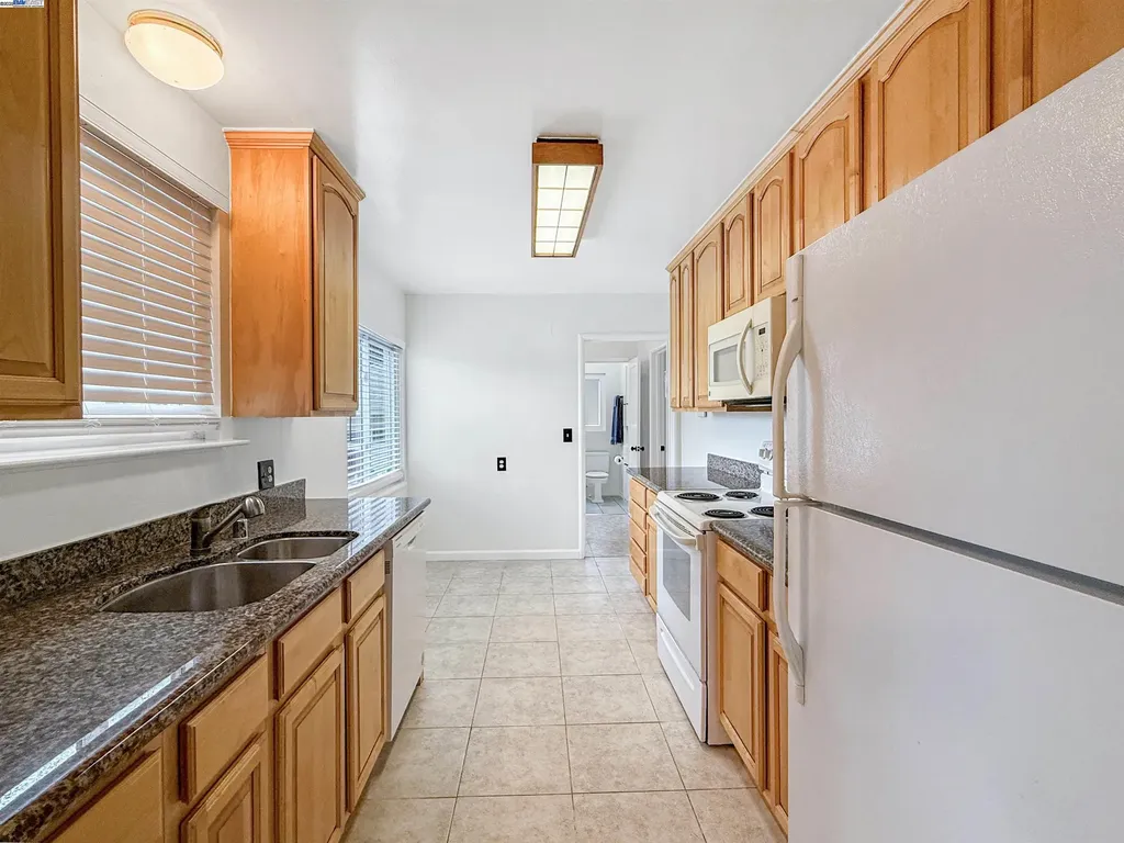 1516 Grove Way Hayward CA 94546