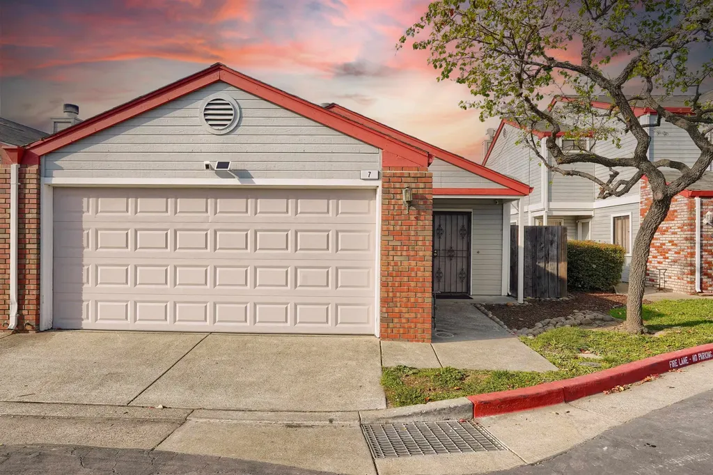 7 Town Square Place Oakland CA 94603