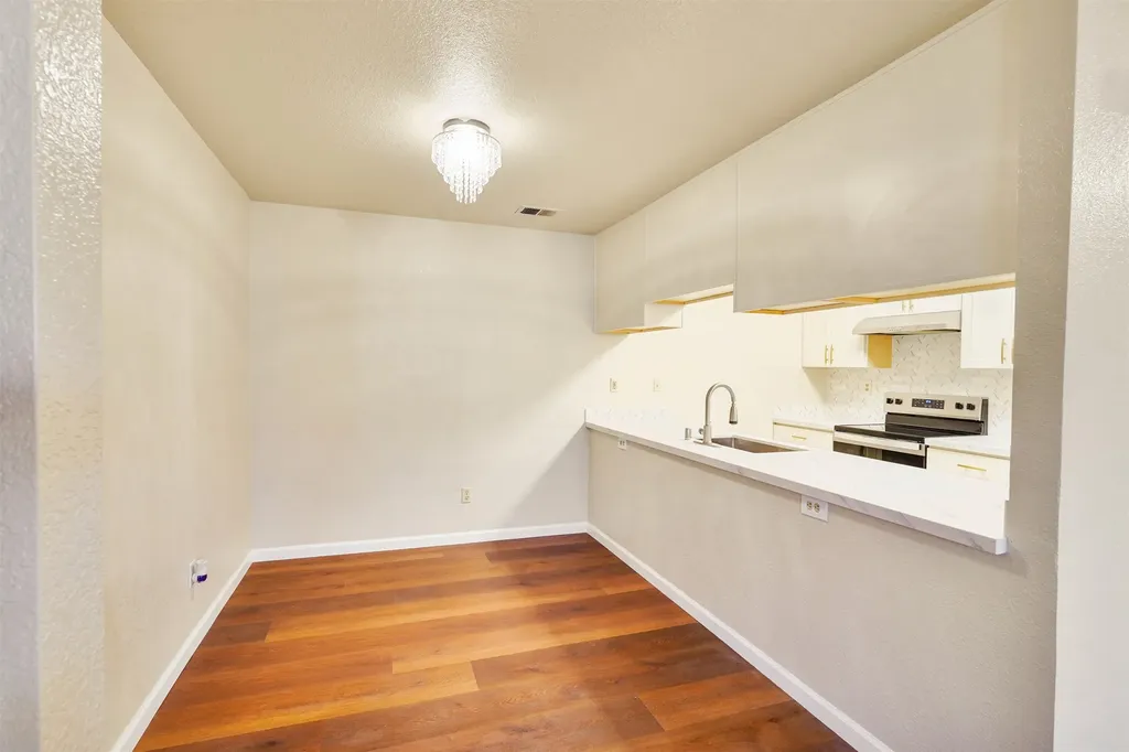 7 Town Square Place Oakland CA 94603