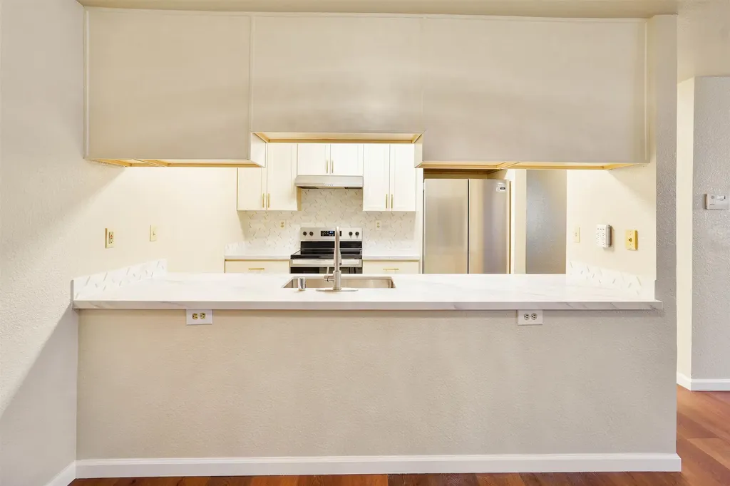 7 Town Square Place Oakland CA 94603