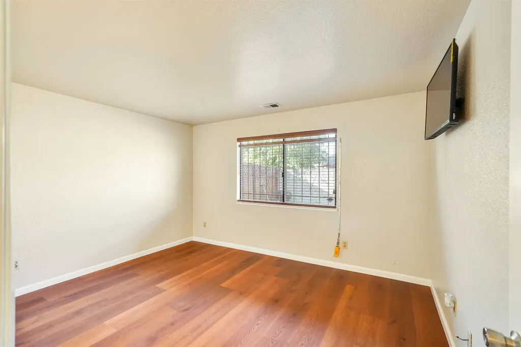 7 Town Square Place Oakland CA 94603