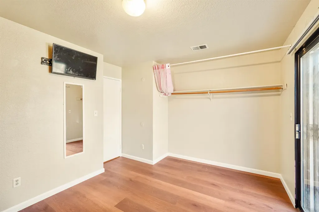 7 Town Square Place Oakland CA 94603