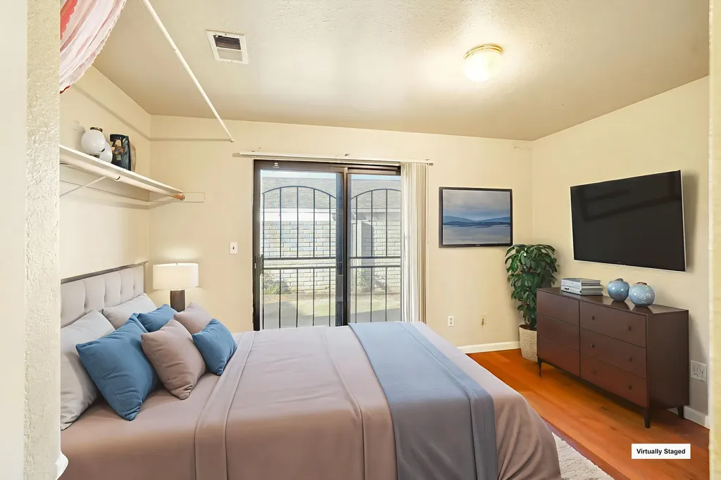 7 Town Square Place Oakland CA 94603