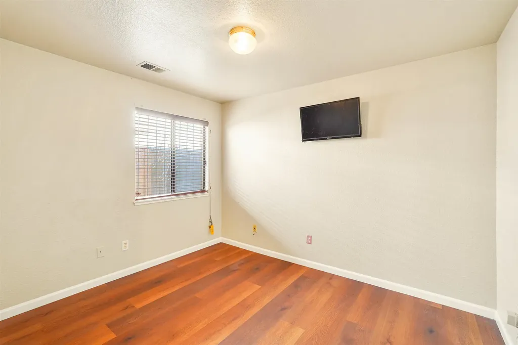 7 Town Square Place Oakland CA 94603