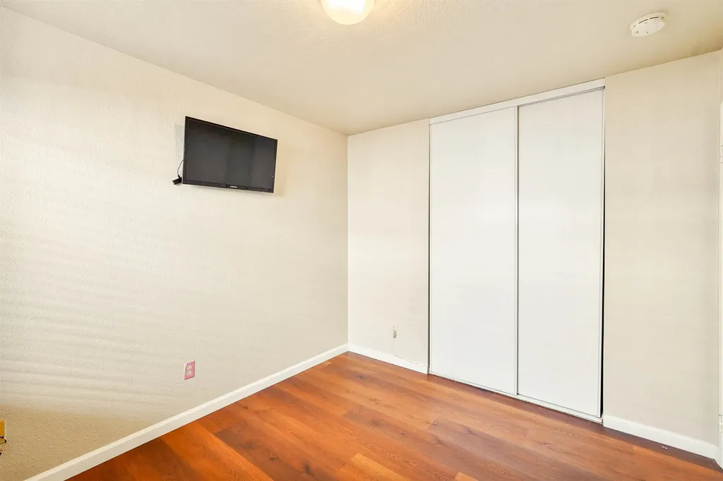 7 Town Square Place Oakland CA 94603