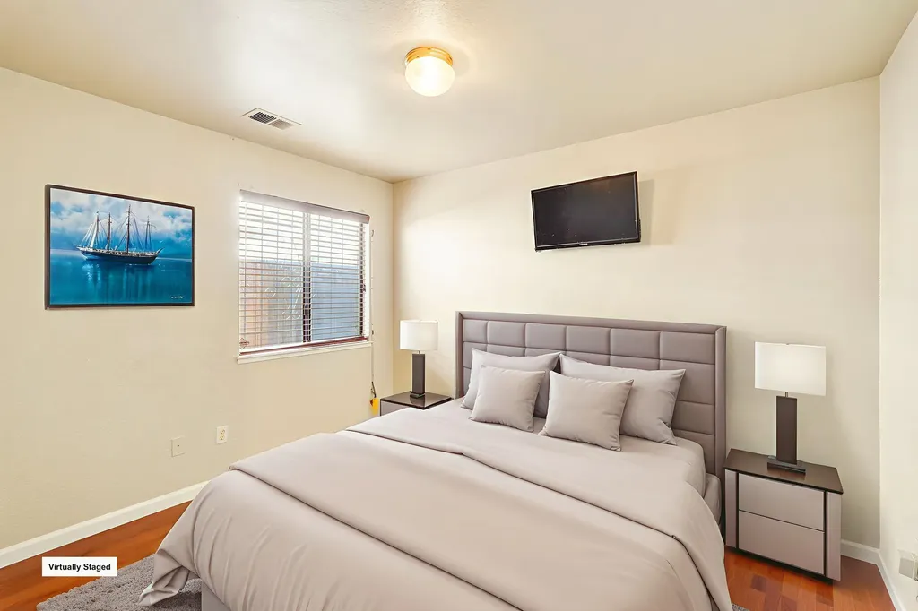 7 Town Square Place Oakland CA 94603