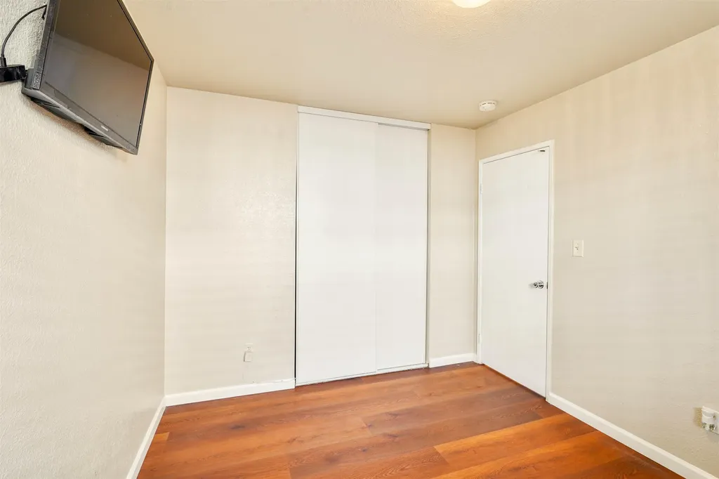 7 Town Square Place Oakland CA 94603