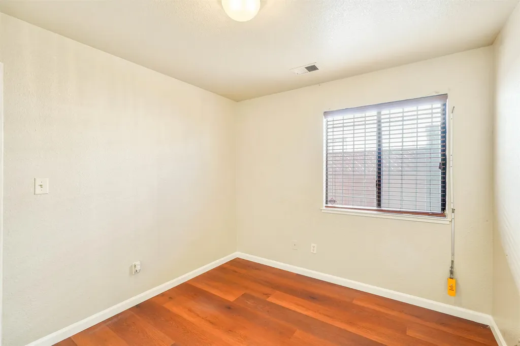 7 Town Square Place Oakland CA 94603