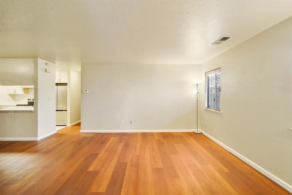 7 Town Square Place Oakland CA 94603