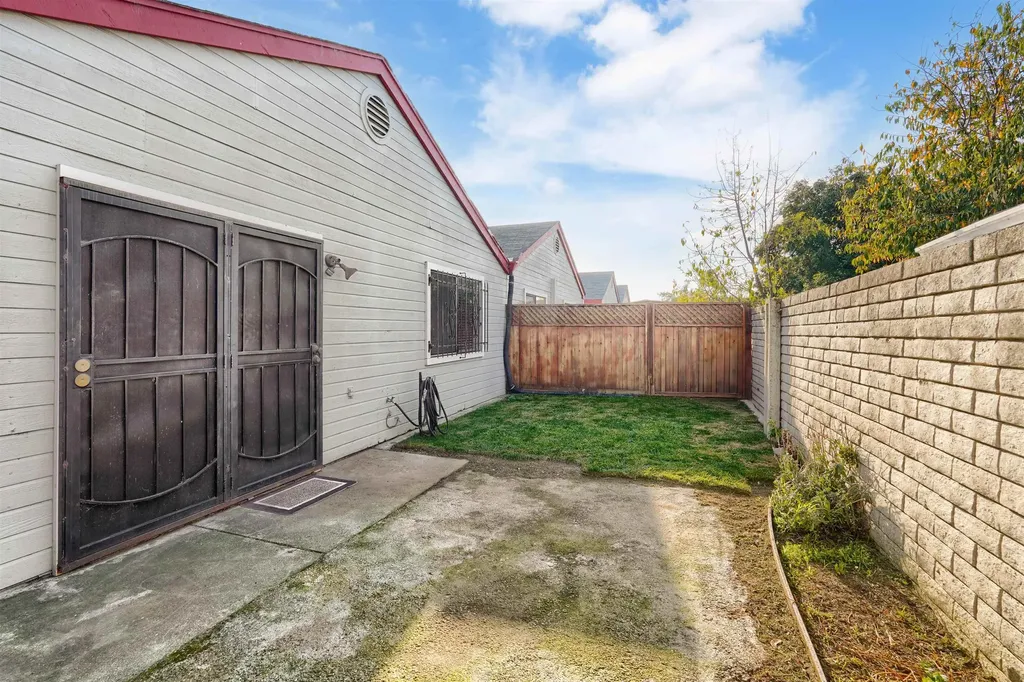 7 Town Square Place Oakland CA 94603