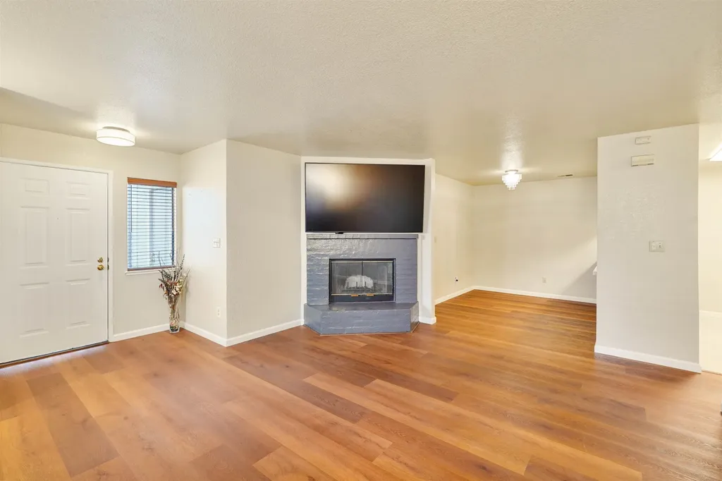 7 Town Square Place Oakland CA 94603