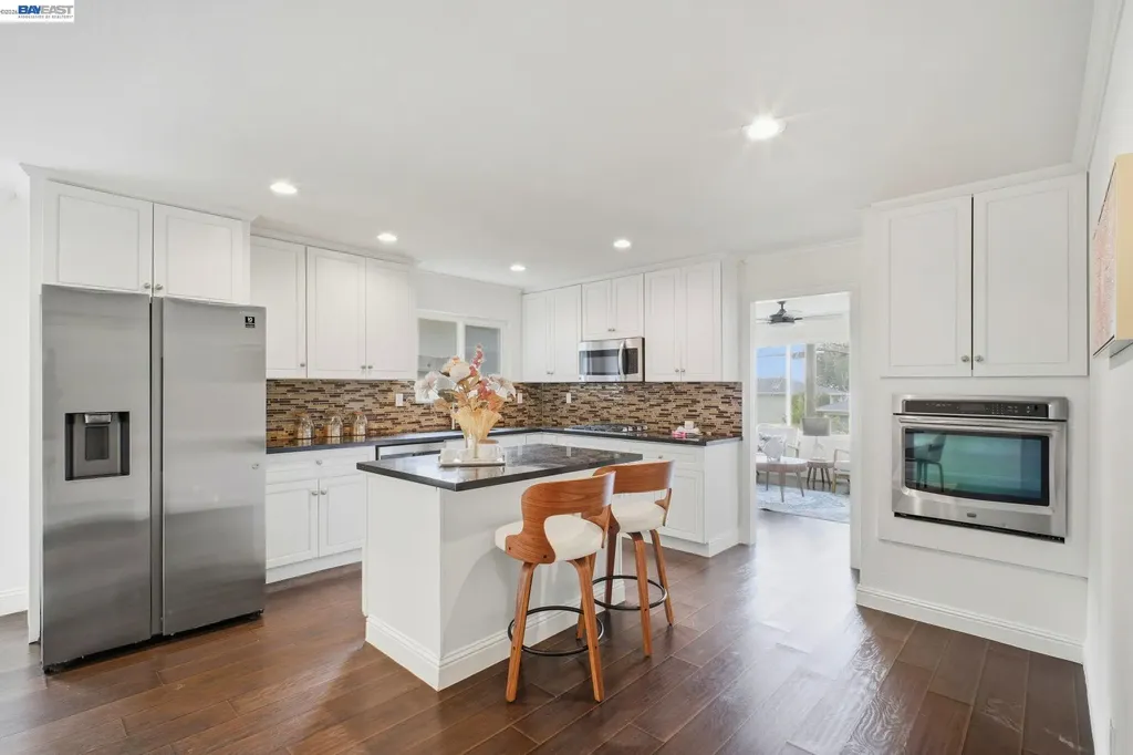 3247 Revere Avenue Oakland CA 94605
