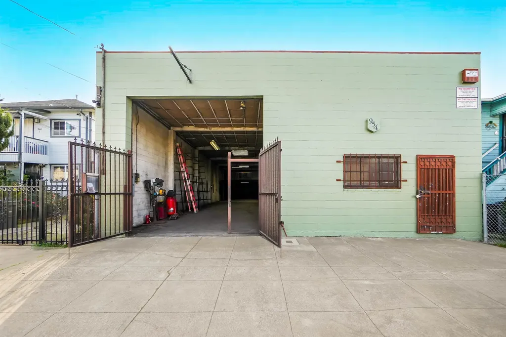 954 86th Avenue Oakland CA 94621