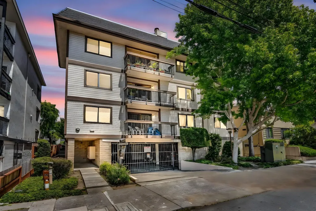 Albany CA, 417 Evelyn Avenue, Unit 205