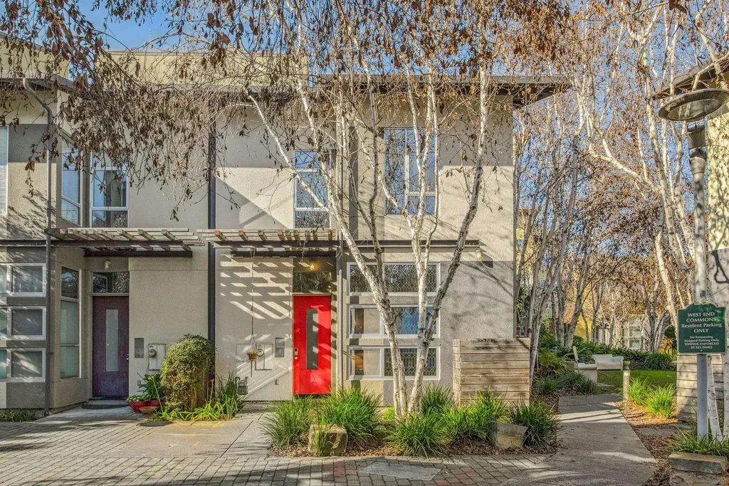 9 Ealing Lane Oakland CA 94608