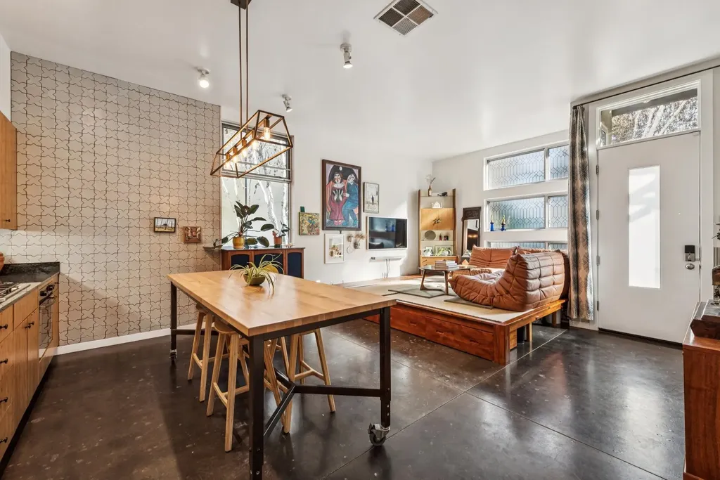 9 Ealing Lane Oakland CA 94608