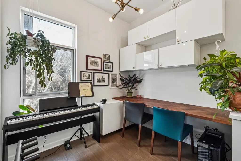 9 Ealing Lane Oakland CA 94608