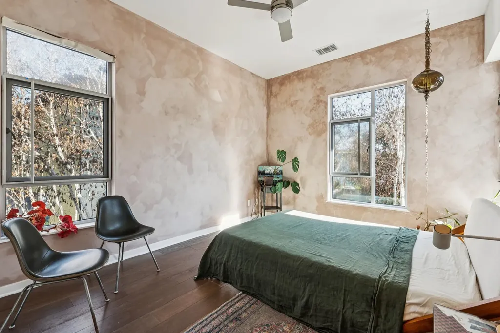 9 Ealing Lane Oakland CA 94608
